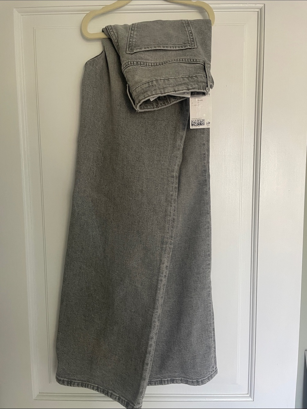 NWT. Classic High-Rise Kids Gray Jeans